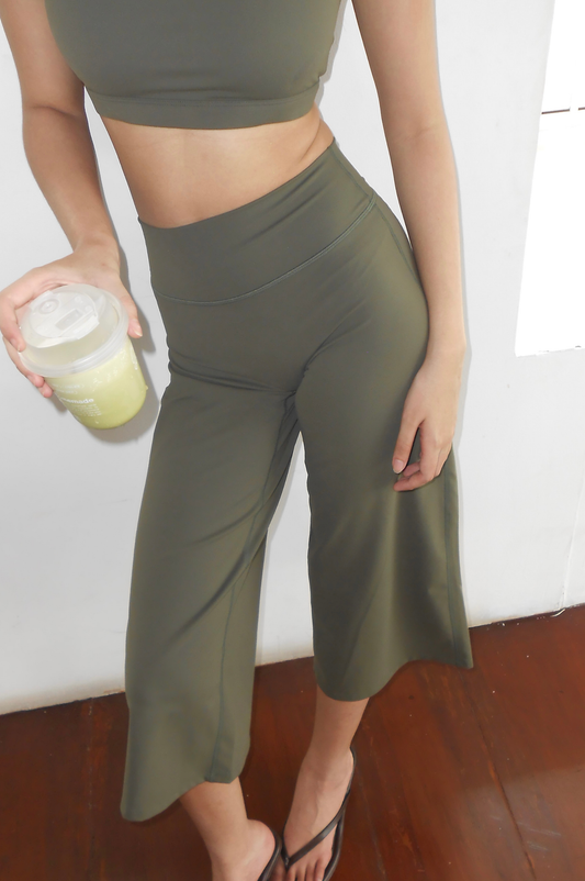 Motion Wide Leg Capri Pants - Olive green
